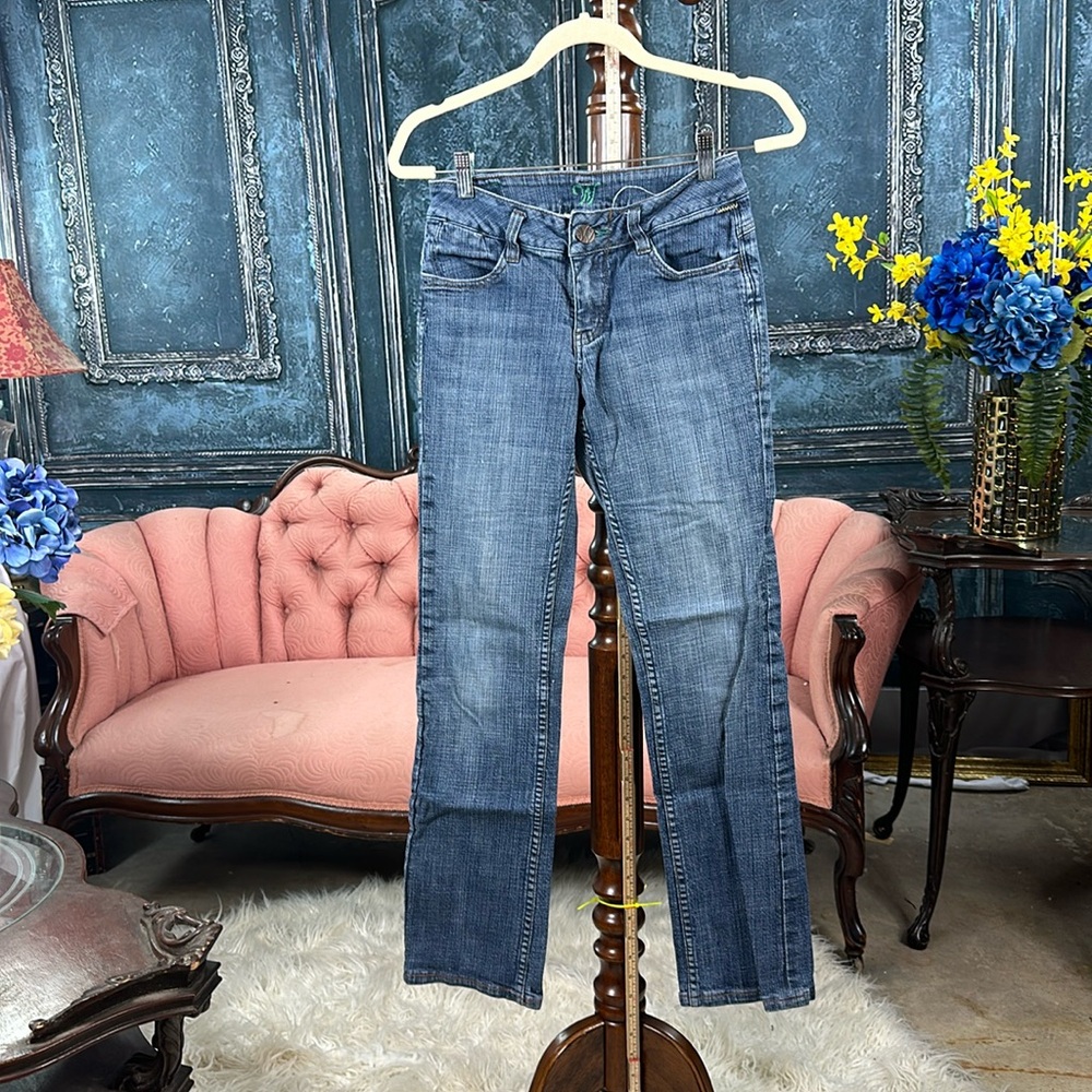 Worn Jeans 4/27 has stretch!